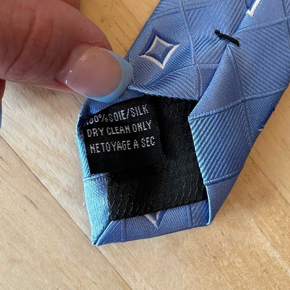 Guy Laroche 100% Silk Tie - Picture 5 of 5